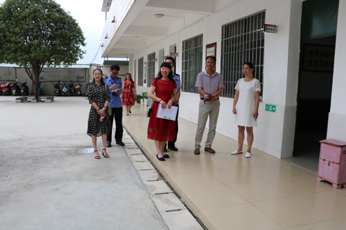 ����Сѧ�Ӷ�У�����ڹ���ϵ�б��������������ϼ���鵽�Ӷ����а�ȫ���ϼ��